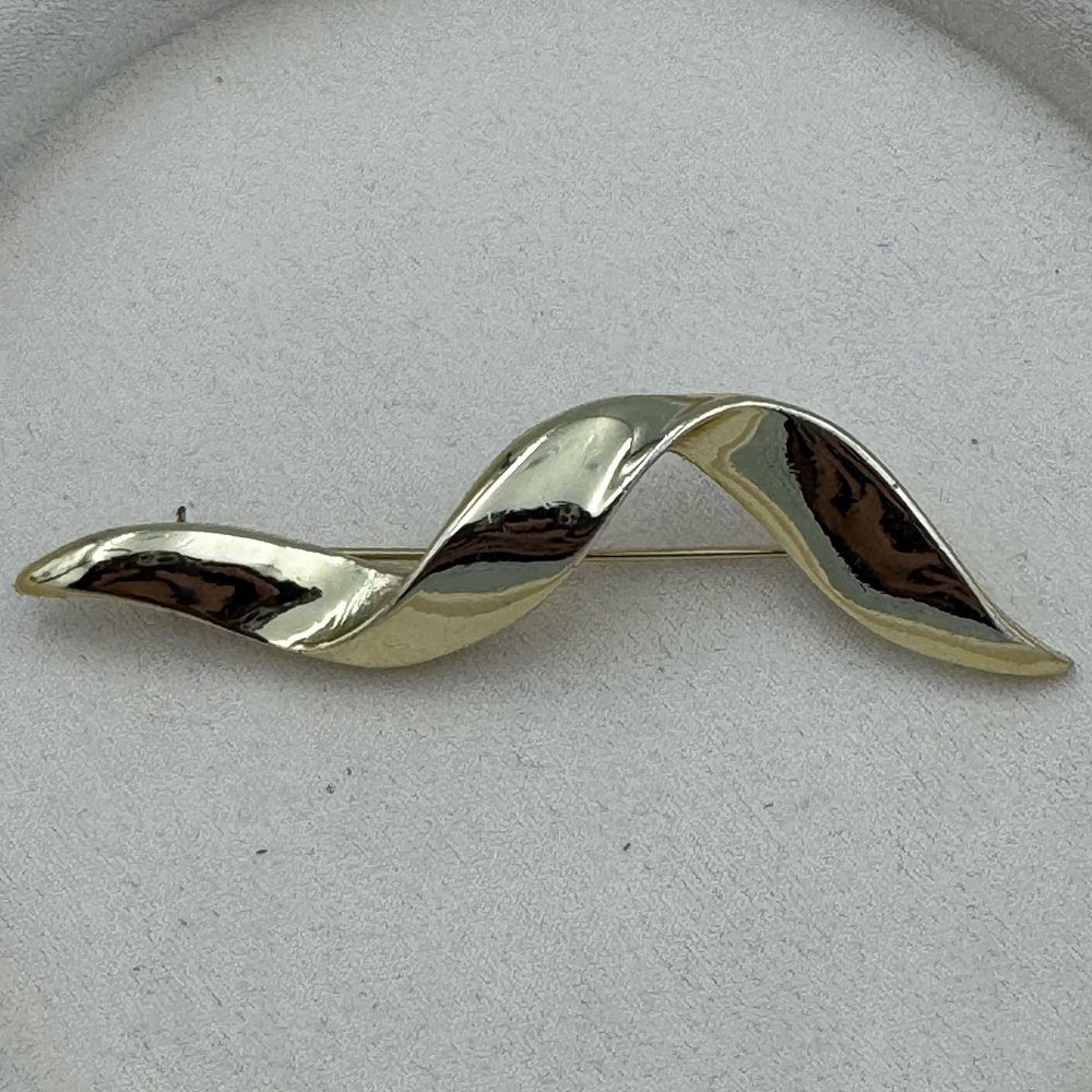 Vintage Style Gold Tone Twisted Wave Brooch Pin Modern Minimalist 3 Inch